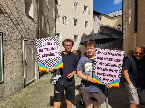 "Trauerzug" in Salzburg: Protest gegen Schwarz-Blau