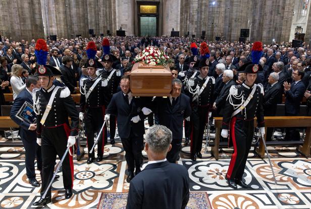 Eine fast schon königliche Trauerfeier für Berlusconi in Mailand