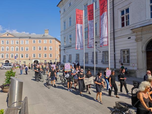 "Trauerzug" in Salzburg: Protest gegen Schwarz-Blau