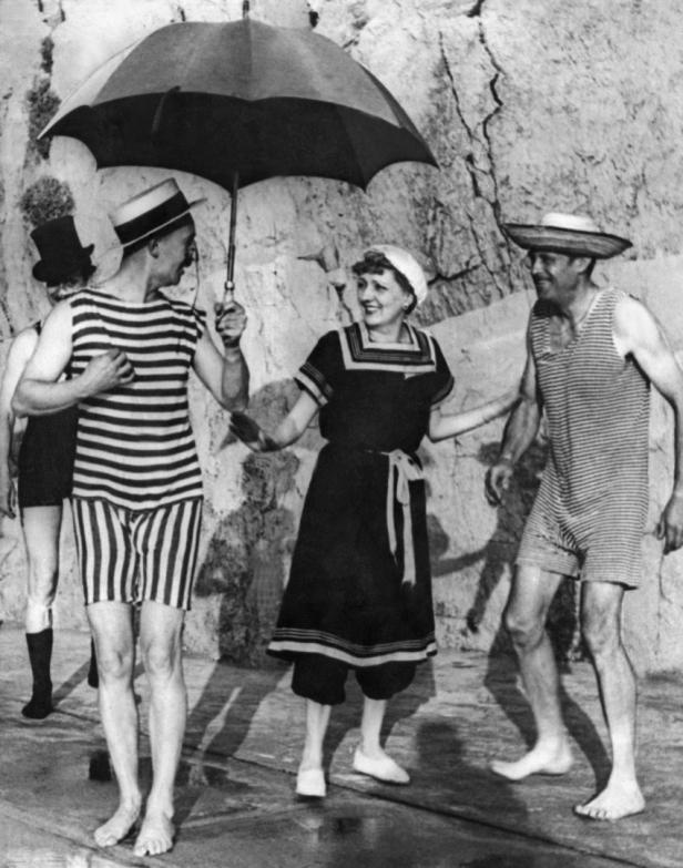 „Chic am Strand um 1900“.