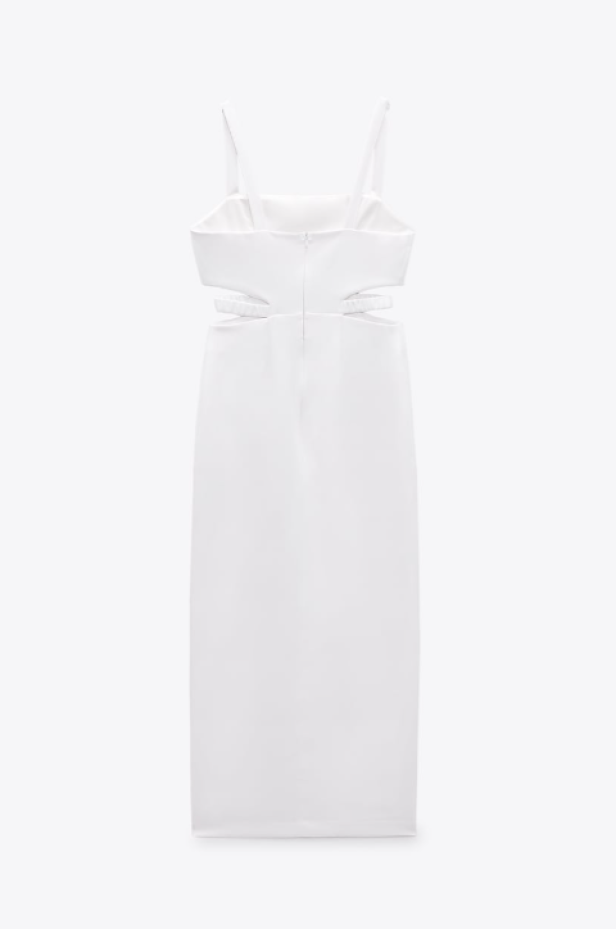 Ein weißes, ärmelloses Kleid mit Cut-Outs an der Taille.