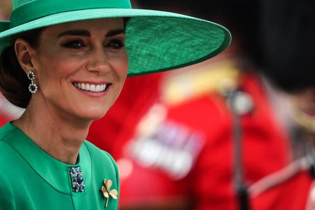 Royals bei Trooping the Colour-Parade: Kate sticht mit Outfit-Wahl heraus