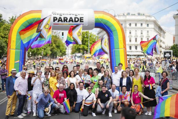 Vienna Pride: 300.000 Menschen feierten bei 27. Regenbogenparade