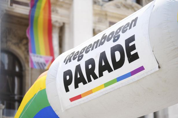 Vienna Pride: 300.000 Menschen feierten bei 27. Regenbogenparade