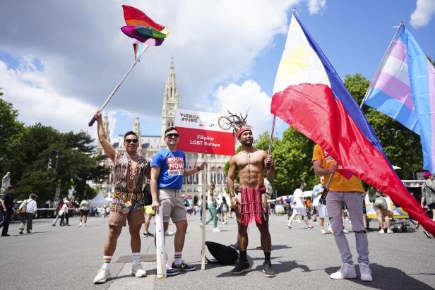 Vienna Pride: 300.000 Menschen feierten bei 27. Regenbogenparade