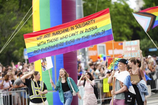 Vienna Pride: 300.000 Menschen feierten bei 27. Regenbogenparade