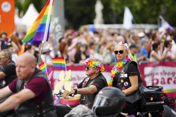 Vienna Pride: 300.000 Menschen feierten bei 27. Regenbogenparade