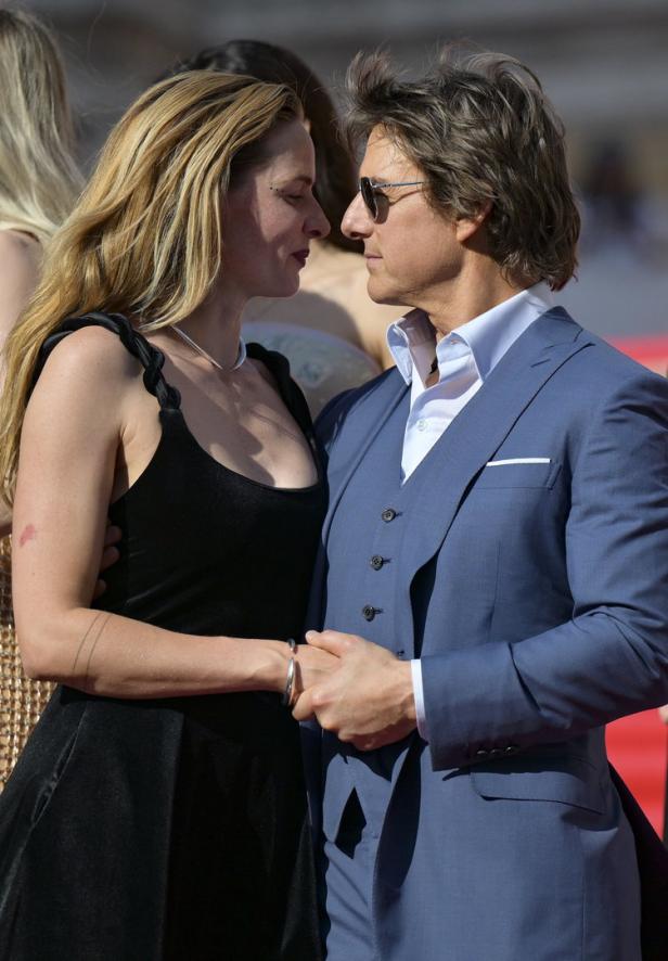 "Mission Impossible"-Premiere: Nanu, mit wem turtelt Tom Cruise denn da?