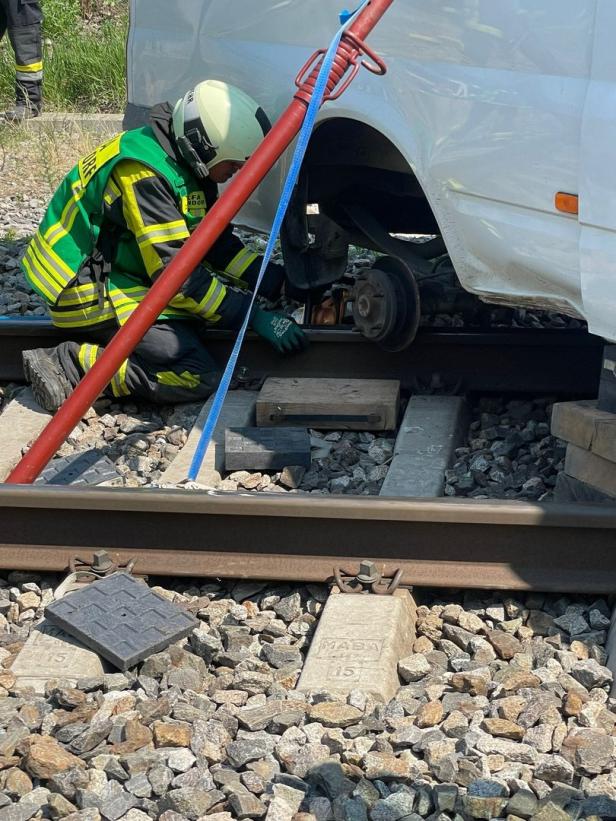 Zurndorf: Schlepper-Flucht endete auf dem Bahngleis