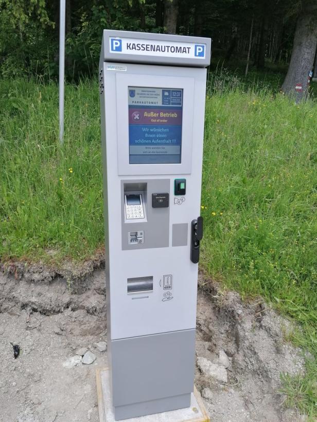 Massenansturm: Wanderer müssen vor dem Gipfelsturm zahlen