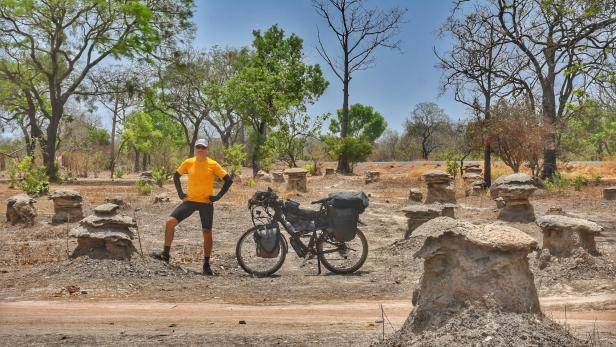 Burgenländer radelt um die Welt - und sitzt jetzt in Afrika fest