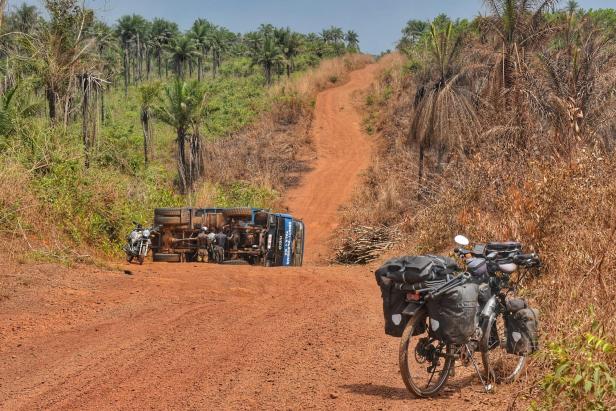 Burgenländer radelt um die Welt - und sitzt jetzt in Afrika fest