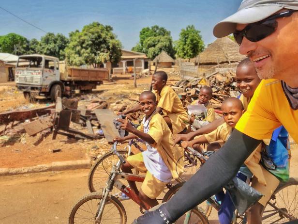 Burgenländer radelt um die Welt - und sitzt jetzt in Afrika fest