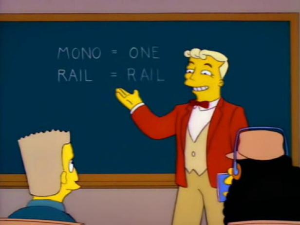 Ein Mann erklärt an einer Tafel die Definition von „Monorail“.