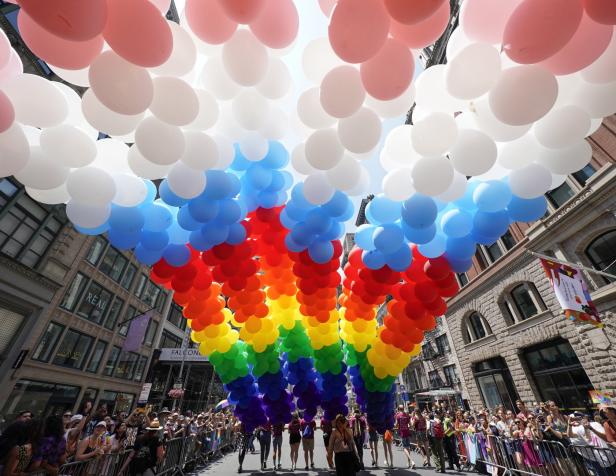 Regenbogen in Luftballons in New York