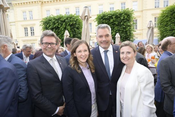 Politik und Wirtschaft feierten beim Sommerfest der Raiffeisenlandesbank OÖ