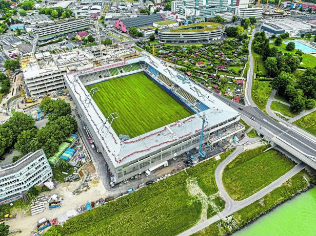 Maßgeschneidertes Stadion mit Donaublick