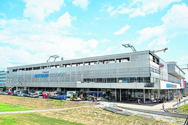 Maßgeschneidertes Stadion mit Donaublick