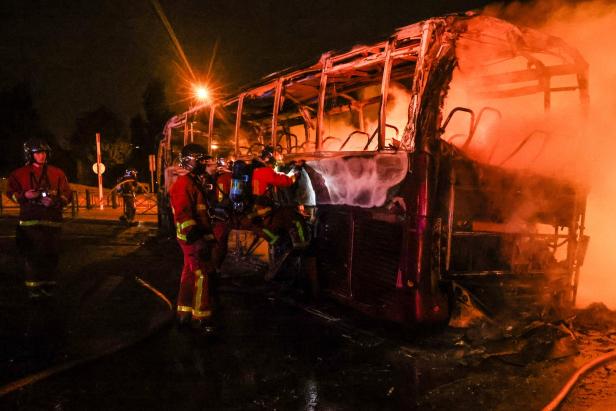 Vierte Nacht: Unruhen weiten sich aus, 1.300 Festnahmen in Frankreich