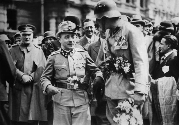 Engelbert Dollfuß Engelbert, Dollfuss - Politiker, Oesterreich/ in Heimwehruniform bei der 'Tuerkenfeier' in Wien