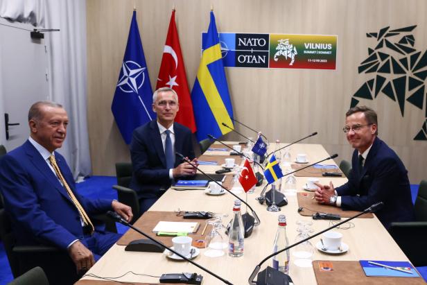 Vor NATO-Gipfel: Erdoğan stimmt Beitritt Schwedens nun doch zu