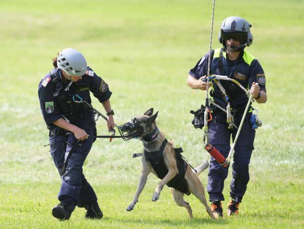 Polizei liegt in der Familie: Pilotin, Hundeführerin und Alpinist