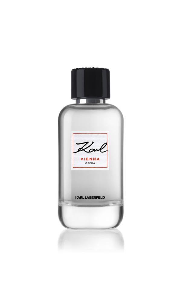 Eine Flasche „Karl Vienna Opéra“ Parfüm von Karl Lagerfeld.