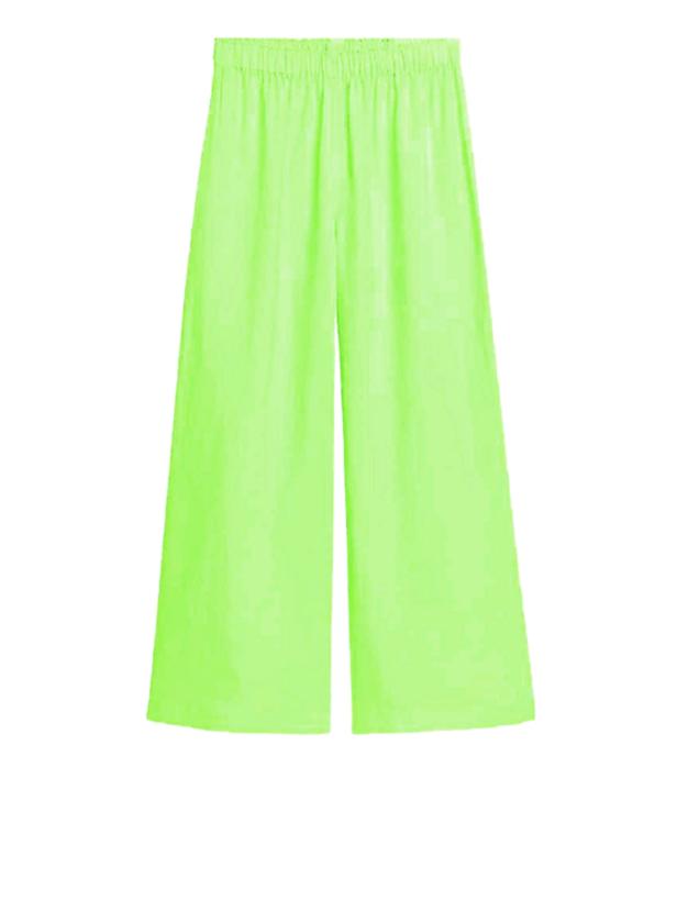 Eine hellgrüne, locker sitzende Hose mit Gummizugbund.