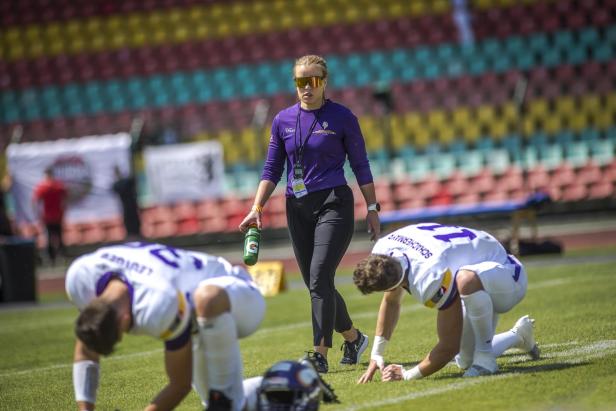 Football: Wie sich eine Frau in der Männerdomäne Respekt verschafft