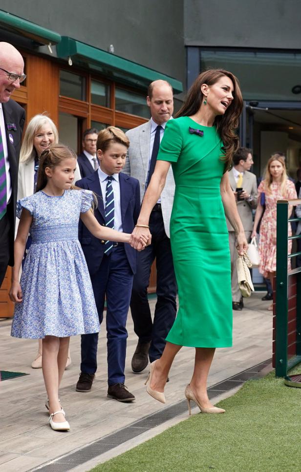Mit Mama Kate und George: Charlotte gibt ihr Wimbledon-Debüt