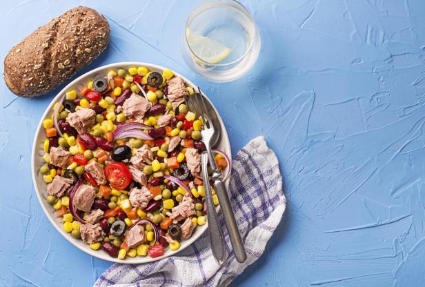 Thunfischsalat mit Gemüse.