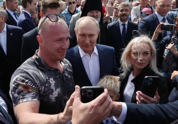 Russian President Putin meets with Belarusian counterpart Lukashenko