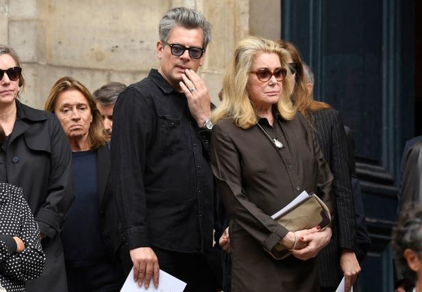 Emotionale Szenen: Stars und Brigitte Macron nahmen Abschied von Jane Birkin