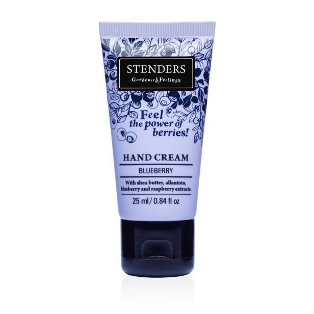 Eine Tube Blaubeer-Handcreme von Stenders mit dem Slogan „Feel the power of berries!".