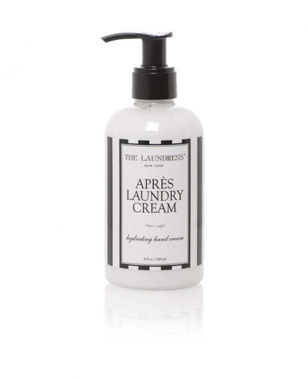Eine Flasche „Après Laundry Cream“ von The Laundress, einer feuchtigkeitsspendenden Handcreme.