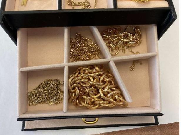 Polizei stellte Schmuck sicher und sucht nun Geschädigte