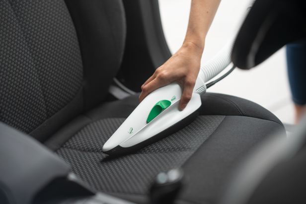 Auto putzen: So schnell haben Sie Sitze & Co. noch nie sauber bekommen