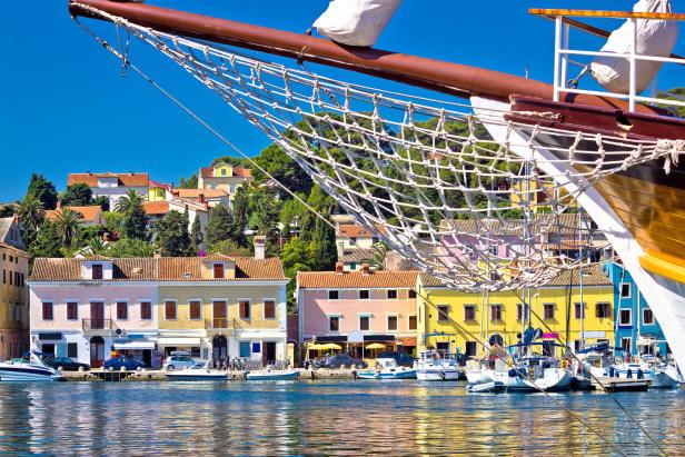 Wasserfront von Lošinj, Kroatien.