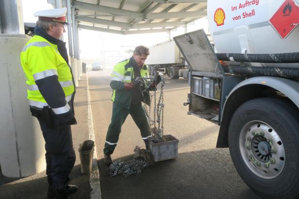 Lkw-Kontrolle Schneekettenpflicht A4 Schwerpunktaktion