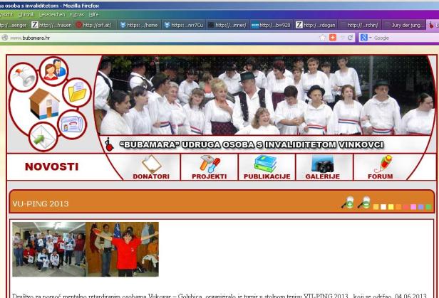 Eine Gruppe von Menschen in Tracht auf der Webseite von „Bubamara“.