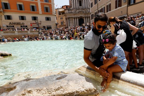 "Zugang zum Trevi-Brunnen beschränken": Rom will Massenandrang beenden