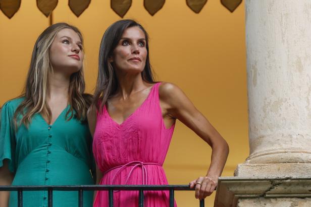 Königin Letizia mit ihrer Tochter Leonor in Palma.