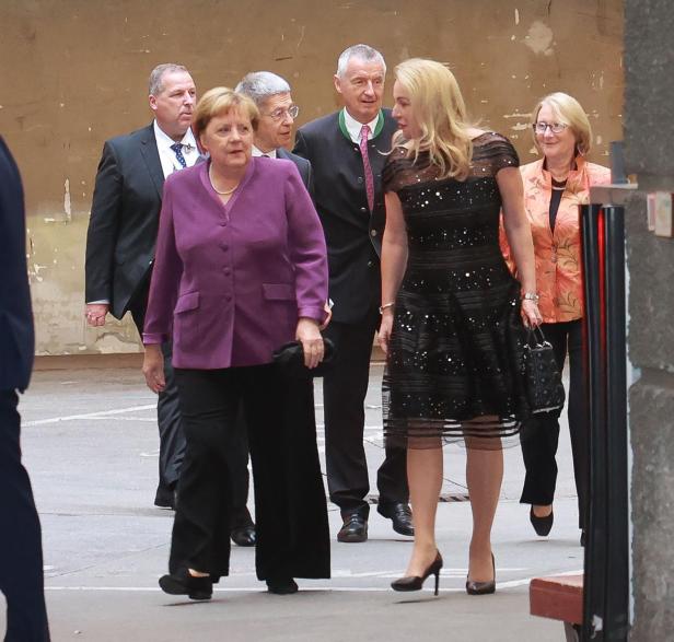 Angela Merkel bei den Salzburger Festspielen, auch Schweden-Royals reisen an
