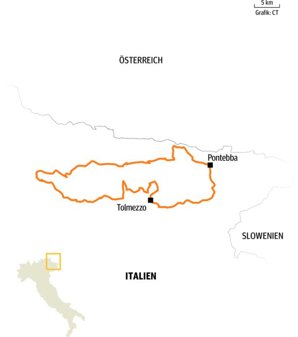 Eine Karte, die eine orangefarbene Route zwischen Tolmezzo und Pontebba in Italien zeigt.