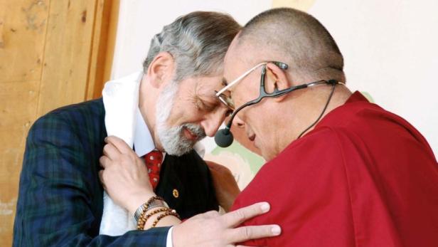 Erste Begegnung mit dem Dalai Lama im Herbst 1979 auf einer Waldlichtung im Osten der Schweiz: Der Beginn einer Freundschaft