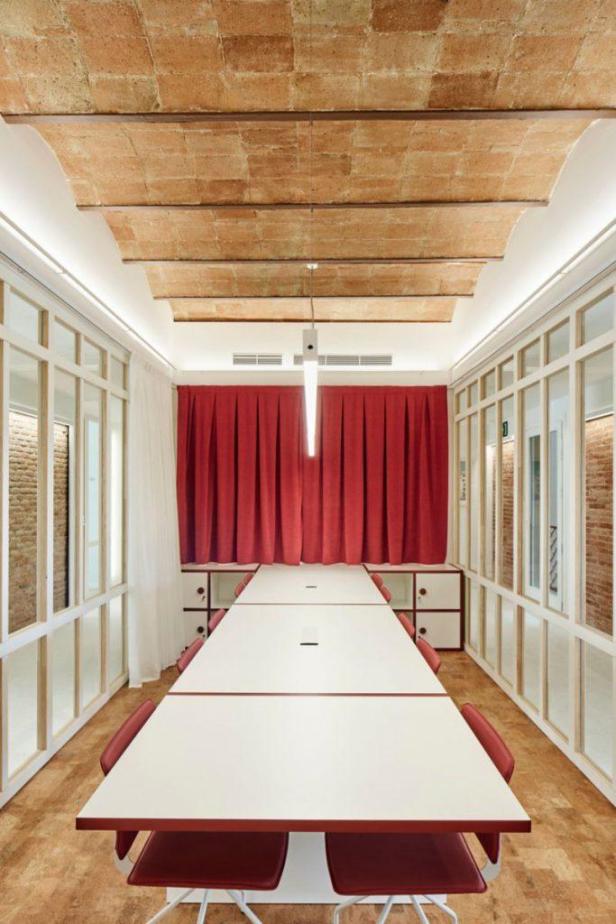 11-Loom-Plaza-Catalunya-683x1024