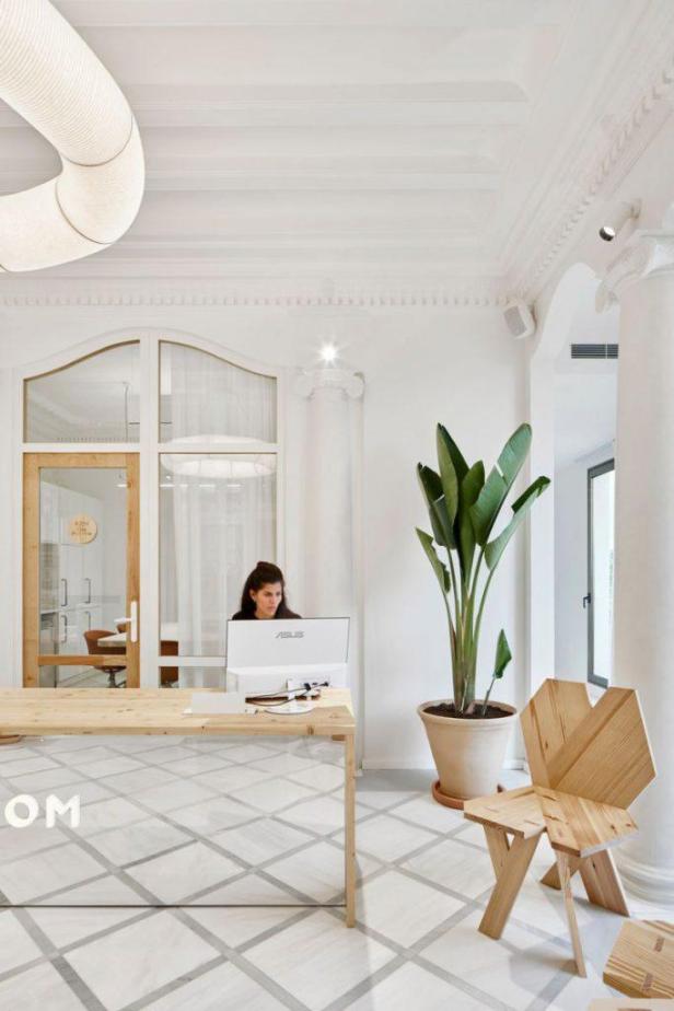 20-Loom-Plaza-Catalunya-683x1024