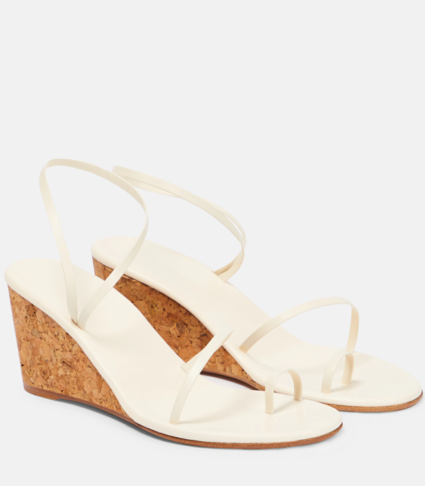 Weiße „Chora“ Keilsandalen aus Leder.