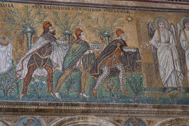 Mosaikbild der Heiligen Drei Könige Balthasar, Melchior und Caspar.