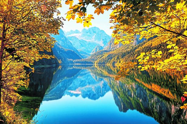 Autumn lake Gosausee in Salzkammergut, Austria